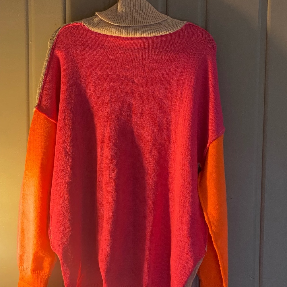 Colorblock Turtleneck Sweater - Picture 5 of 5